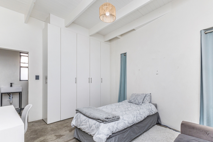 5 Bedroom Property for Sale in Mikro Park Western Cape